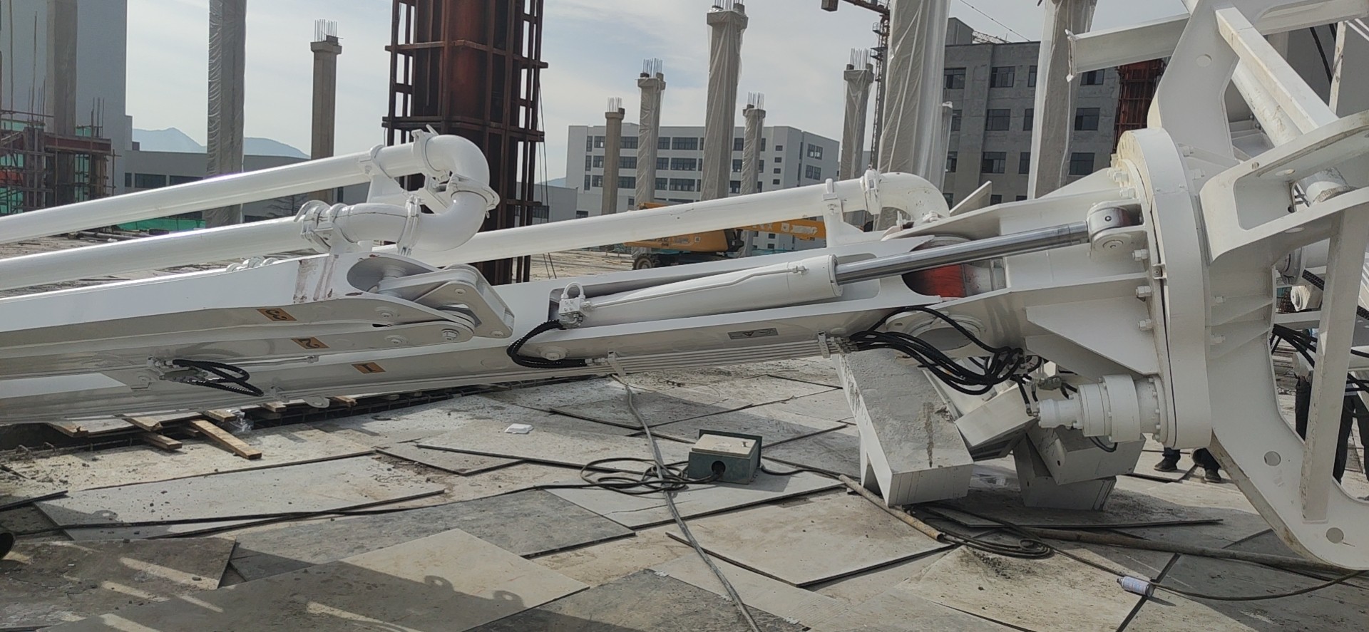 車輪式液壓布料機(jī) 車輪式液壓布料機(jī)